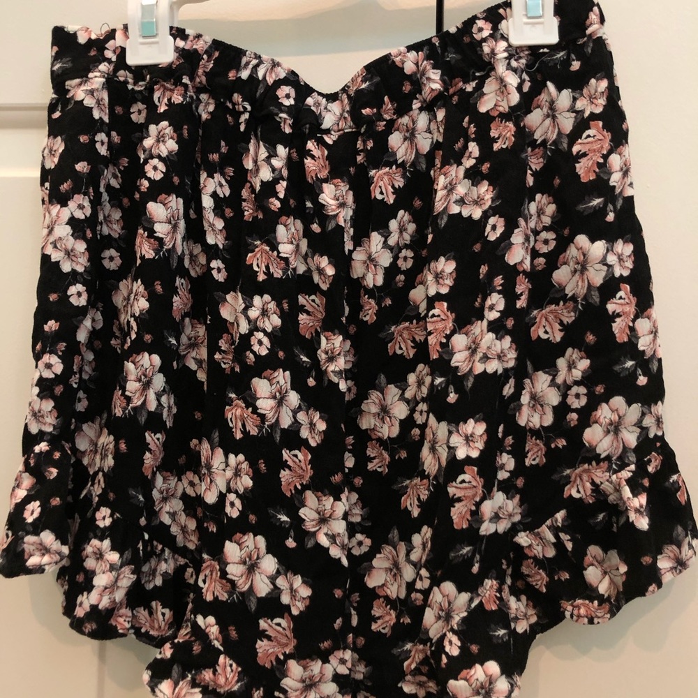 summer shorts with ruffles on the bottom